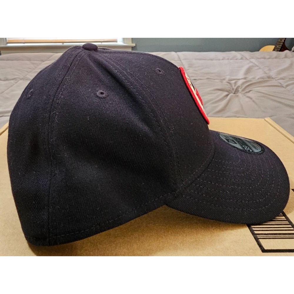 New Era® Minnesota Twins 39THIRTY™ (LARGE/XL) Game Day‎ Stretch-Fit Hat - Picture 2 of 6